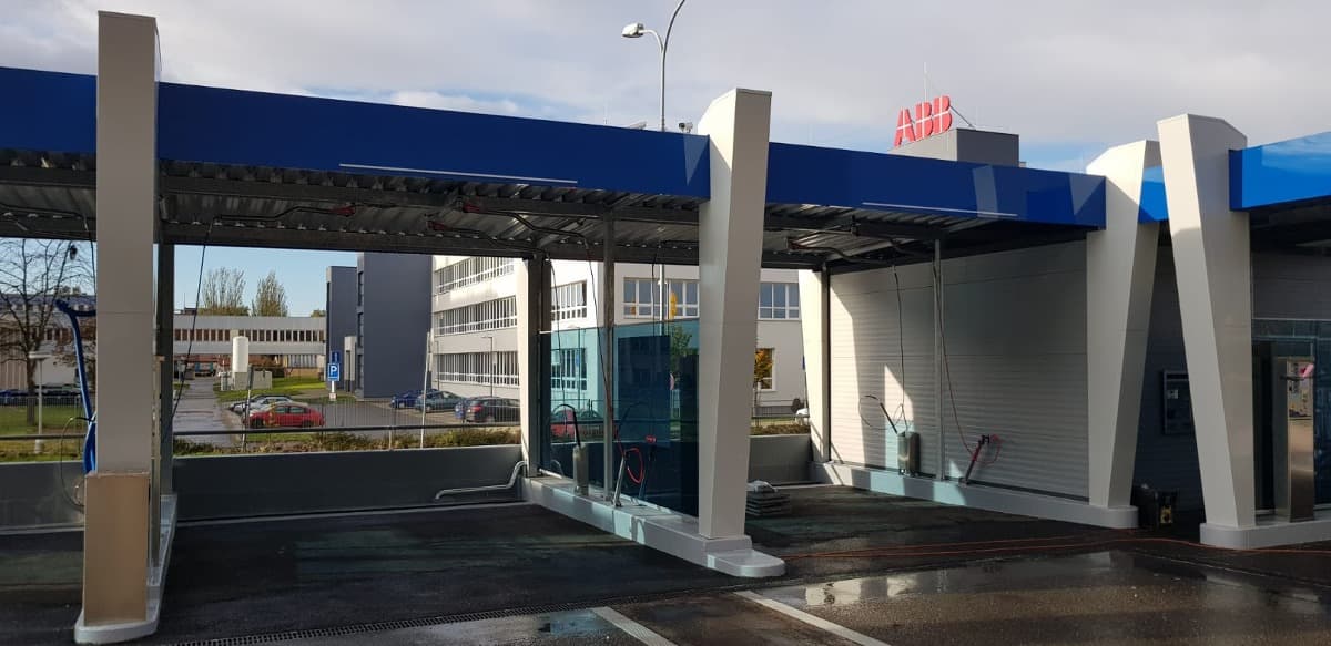 PILLION Wash & Wax Praha – mycí boxy